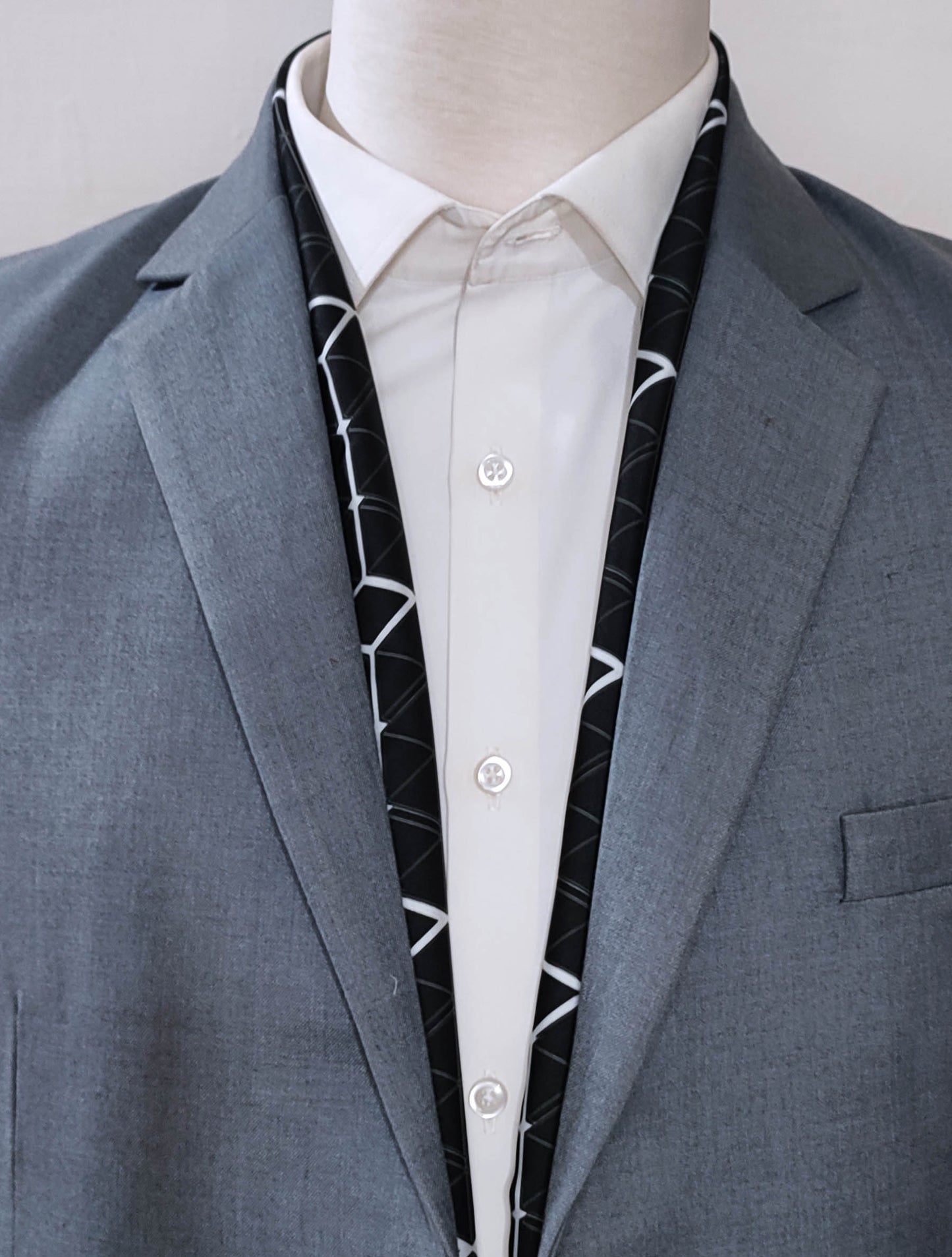 BLACK AND WHITE HEXAGONAL - SILK scarf