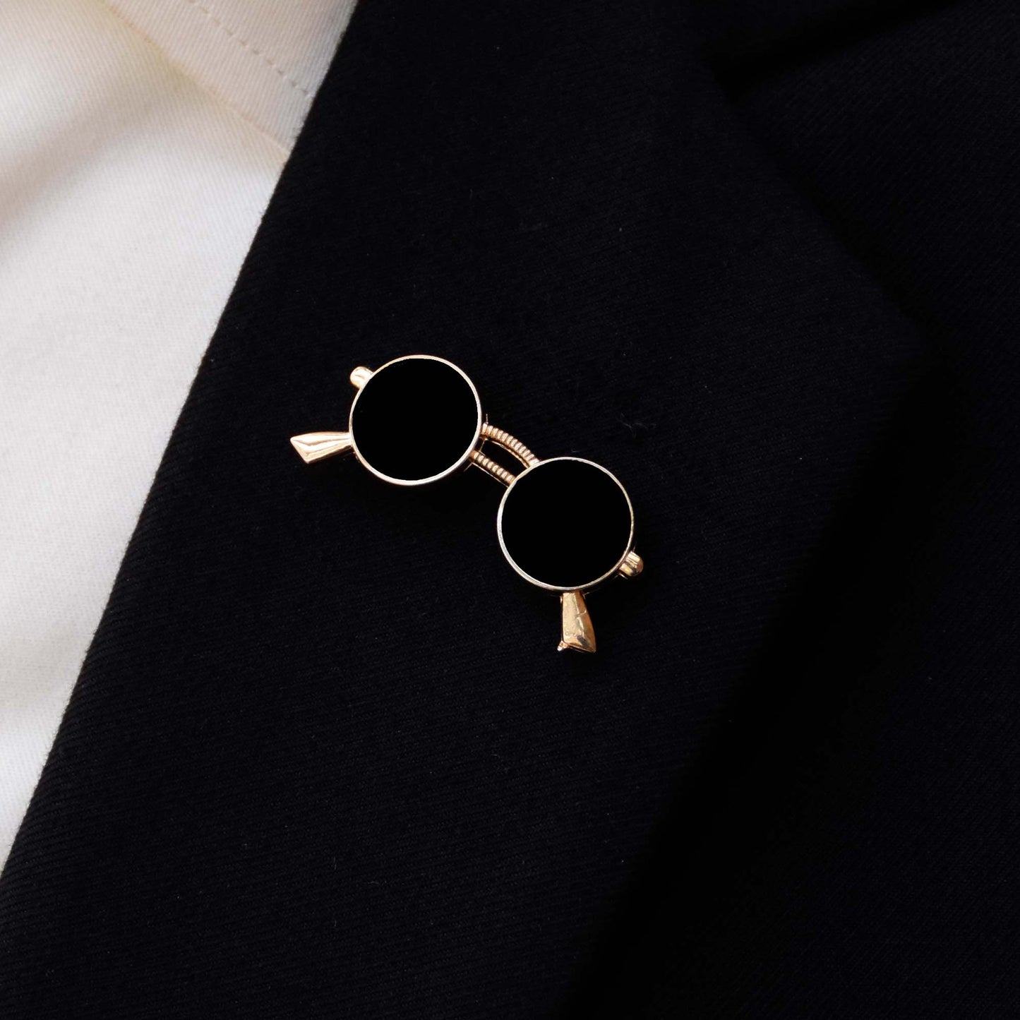 Classic Round Sunglasses Black and Golden Lapel Pin