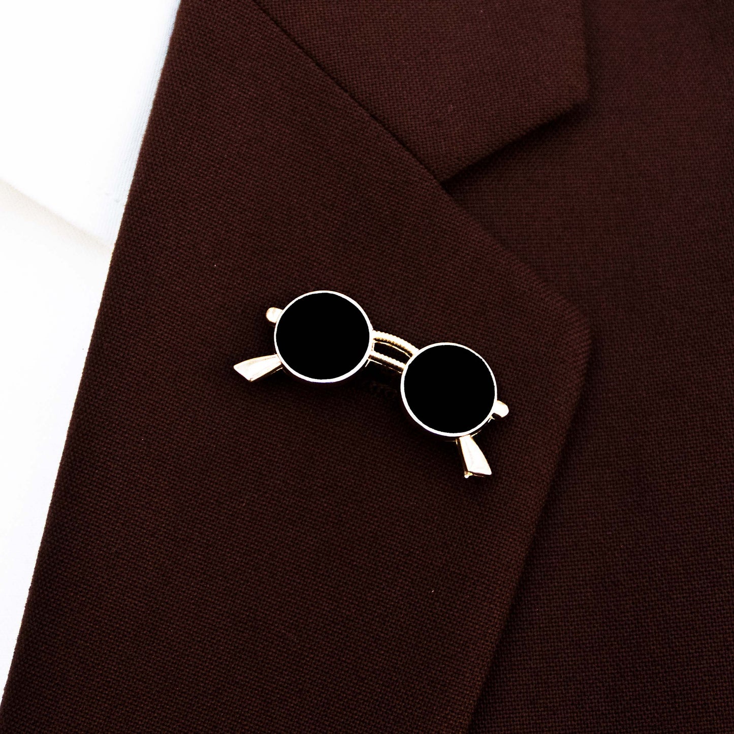 Classic Round Sunglasses Black and Golden Lapel Pin