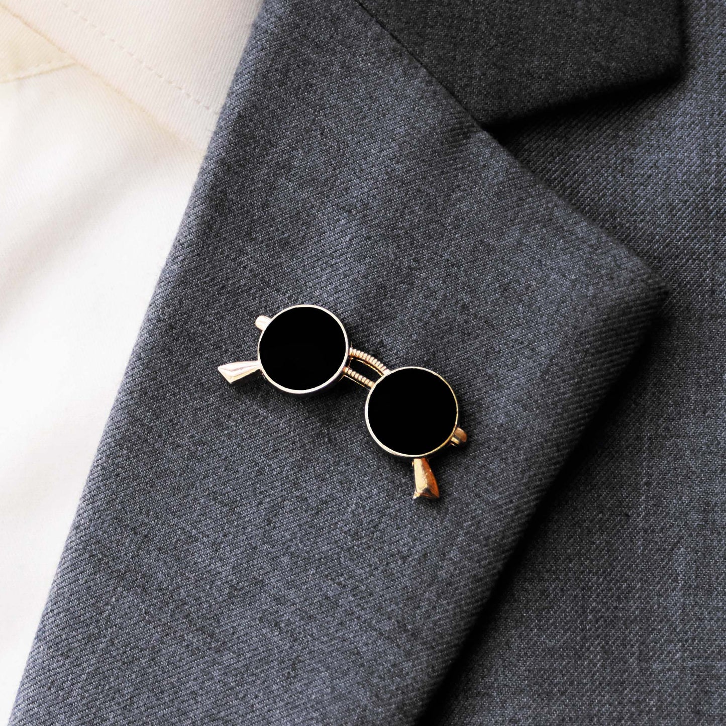 Classic Round Sunglasses Black and Golden Lapel Pin