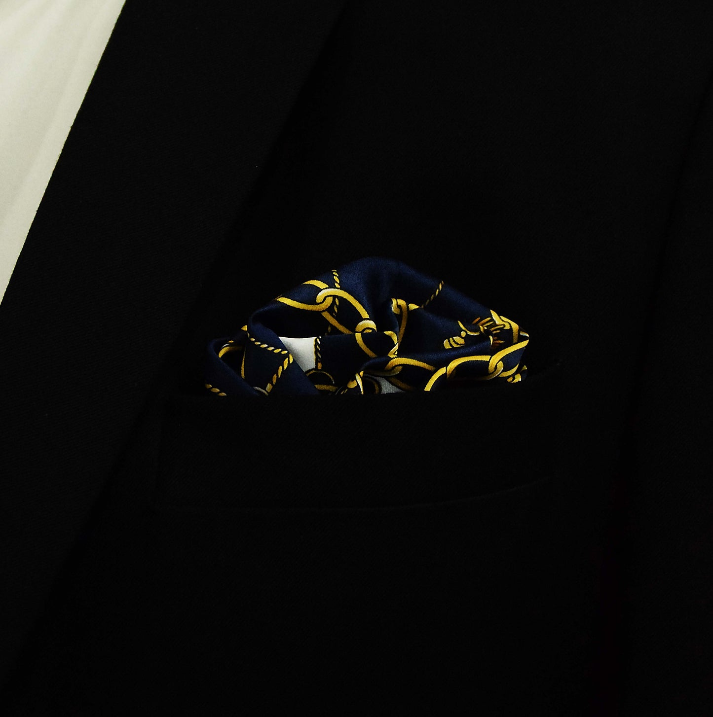 Curb And Link Chain Art – Silk Pocket Square