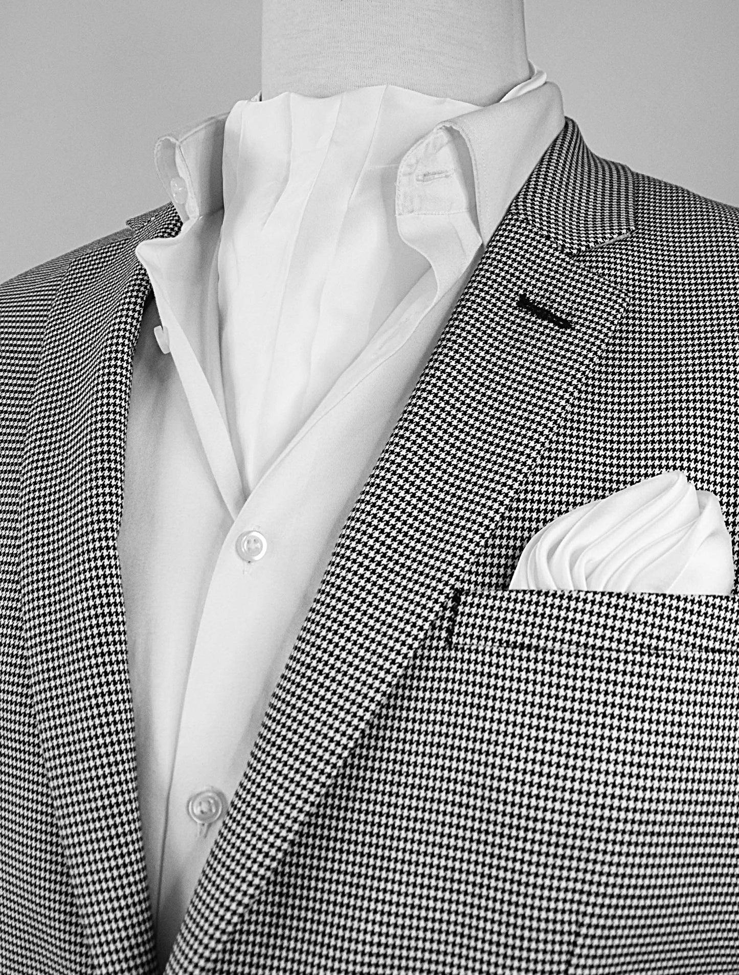Pearl White Paradigm Silk Ascot & Pocket Square Set