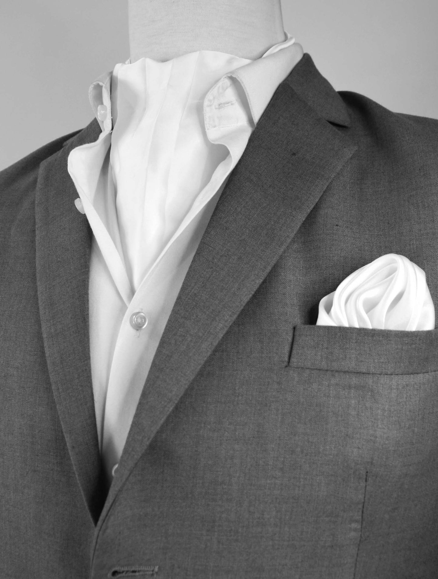 Pearl White Paradigm Silk Ascot & Pocket Square Set