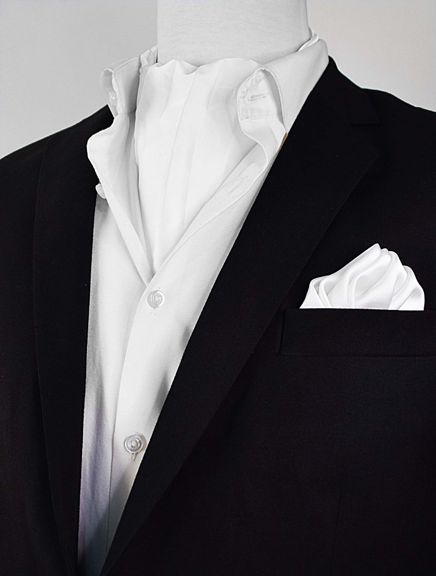 Pearl White Paradigm Silk Ascot & Pocket Square Set