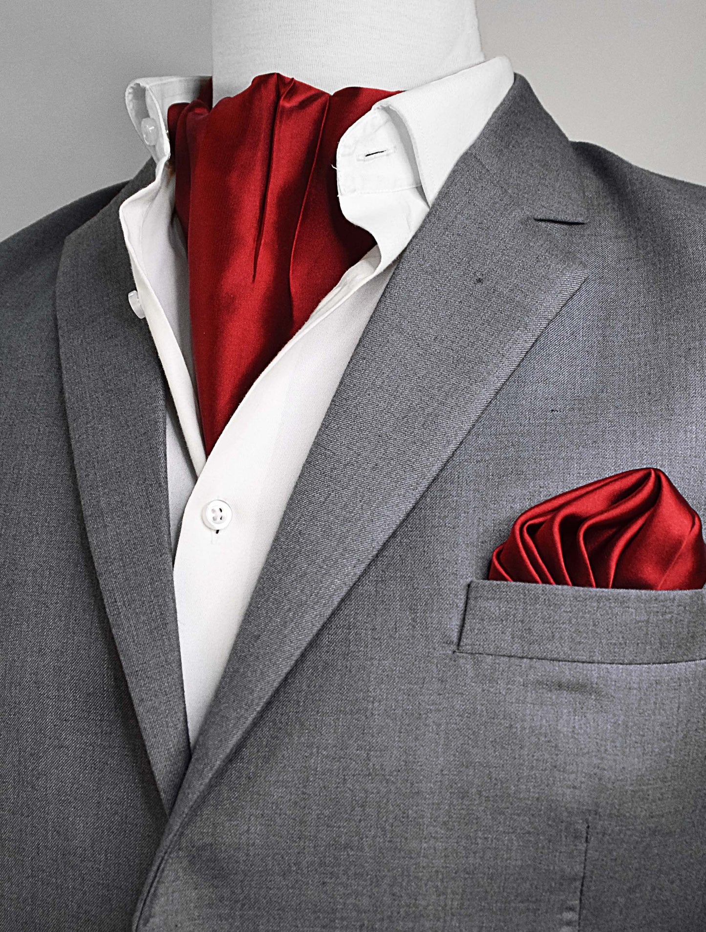 Bordeaux Wine - Men Silk Ascot and Pocket Square Set