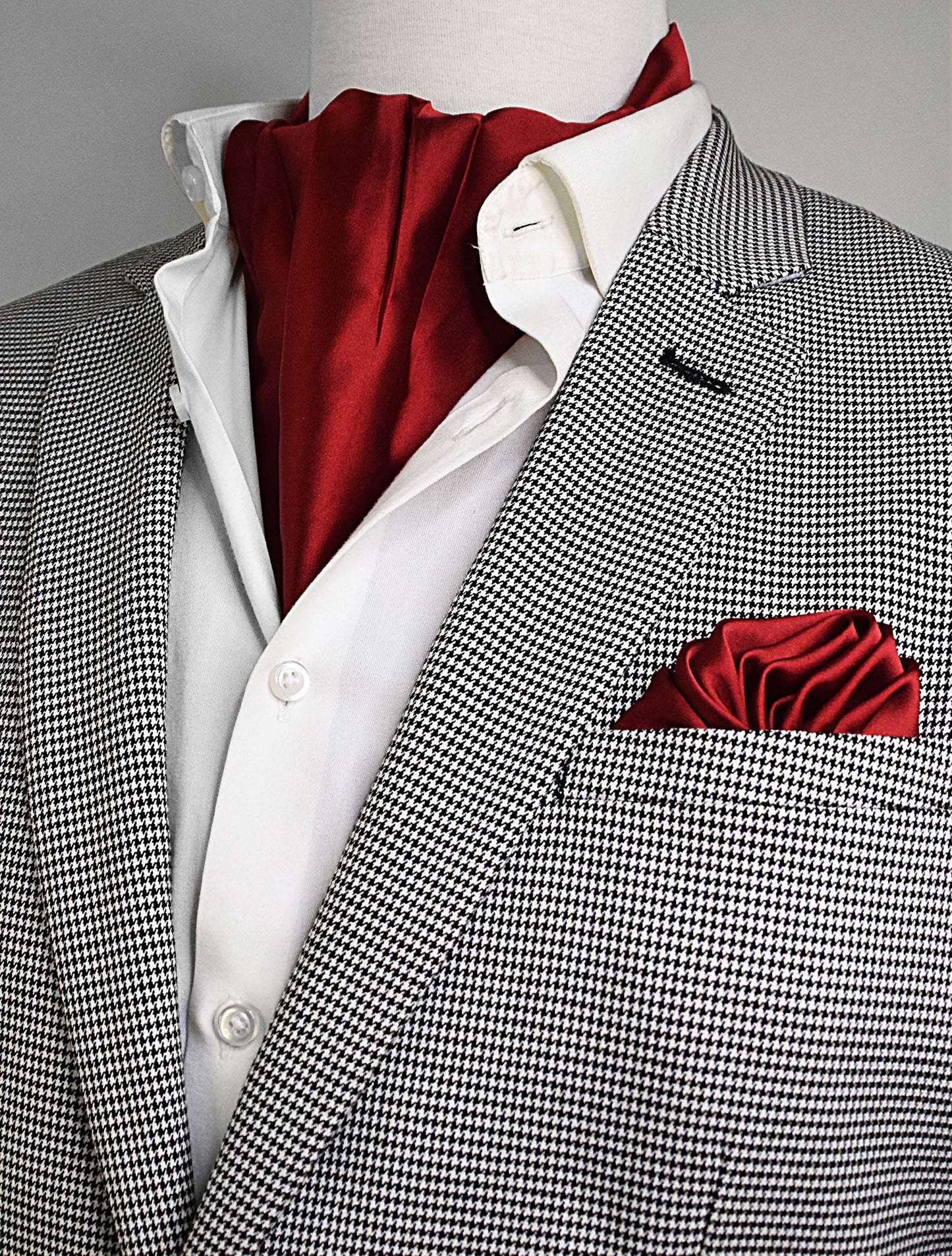 Bordeaux Wine - Men Silk Ascot and Pocket Square Set