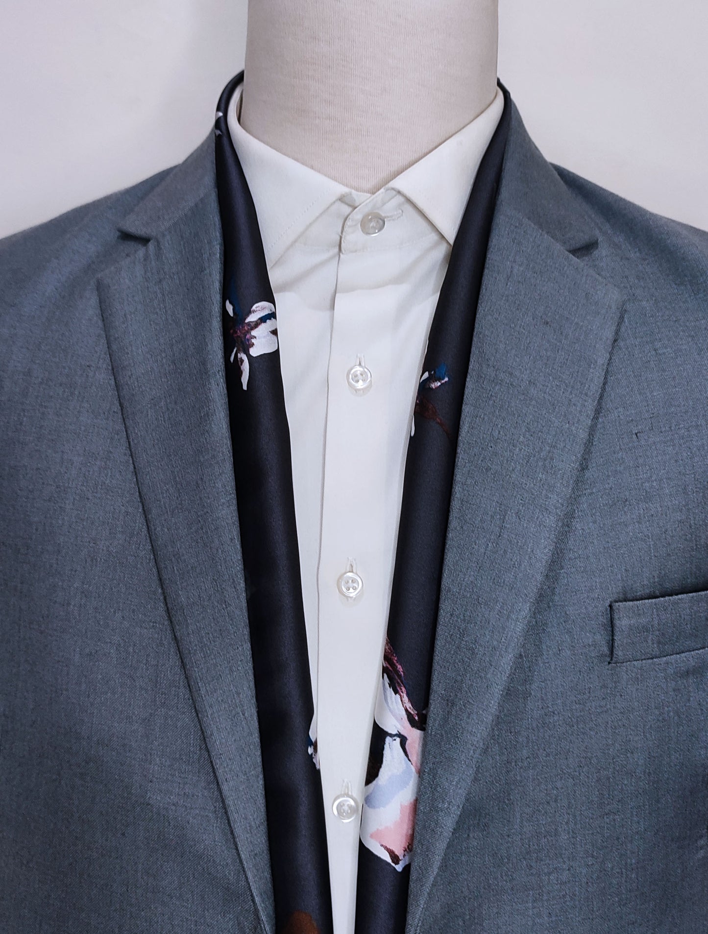 The Grey Garden - Silk Men Scarf