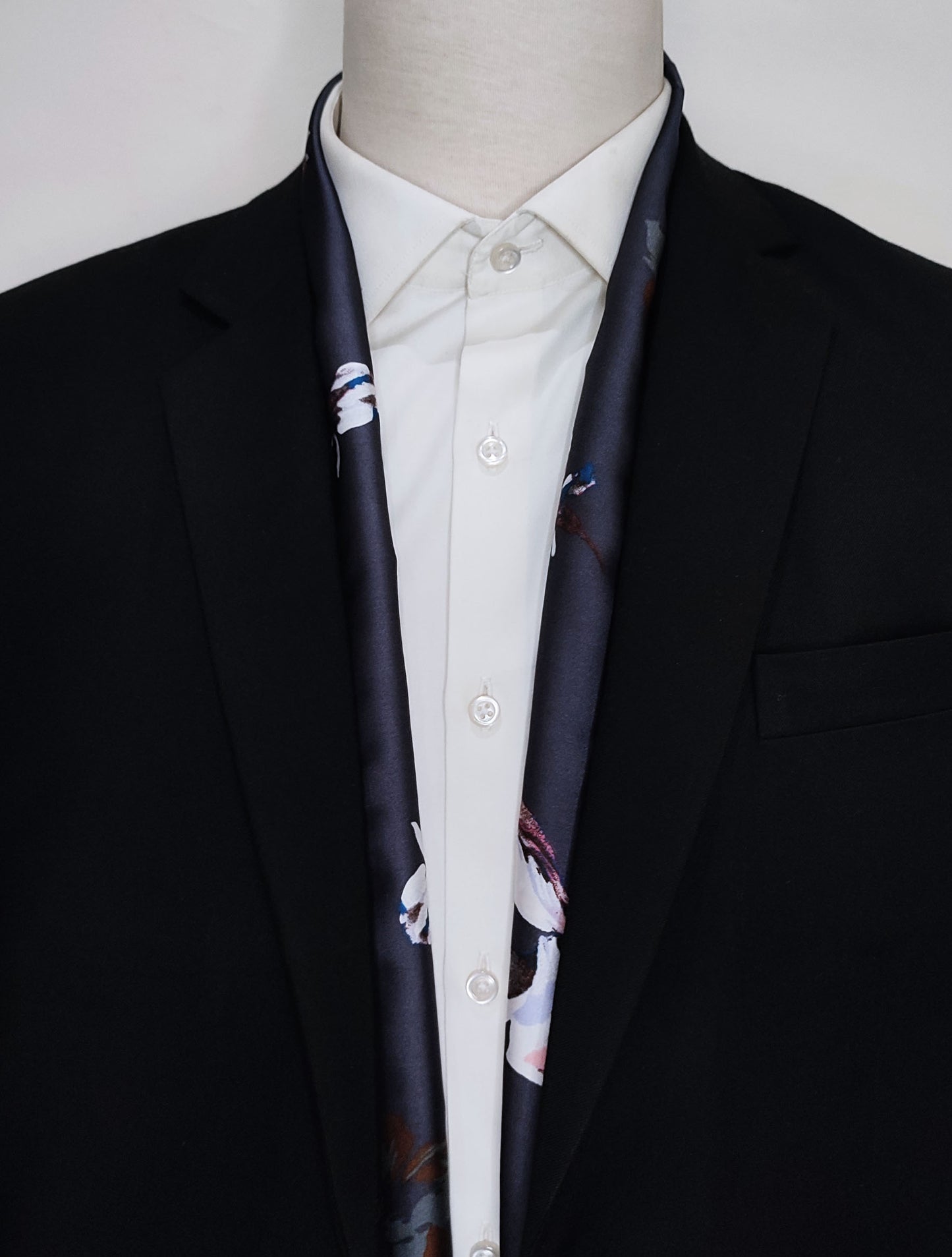 The Grey Garden - Silk Men Scarf