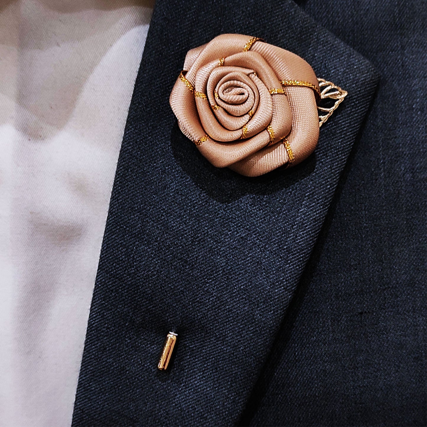 Skin Gold Texture Floral Lapel Pin