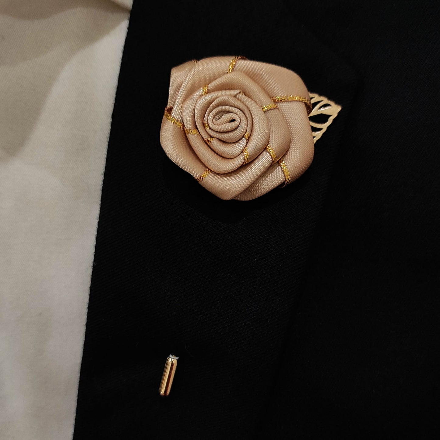 Skin Gold Texture Floral Lapel Pin