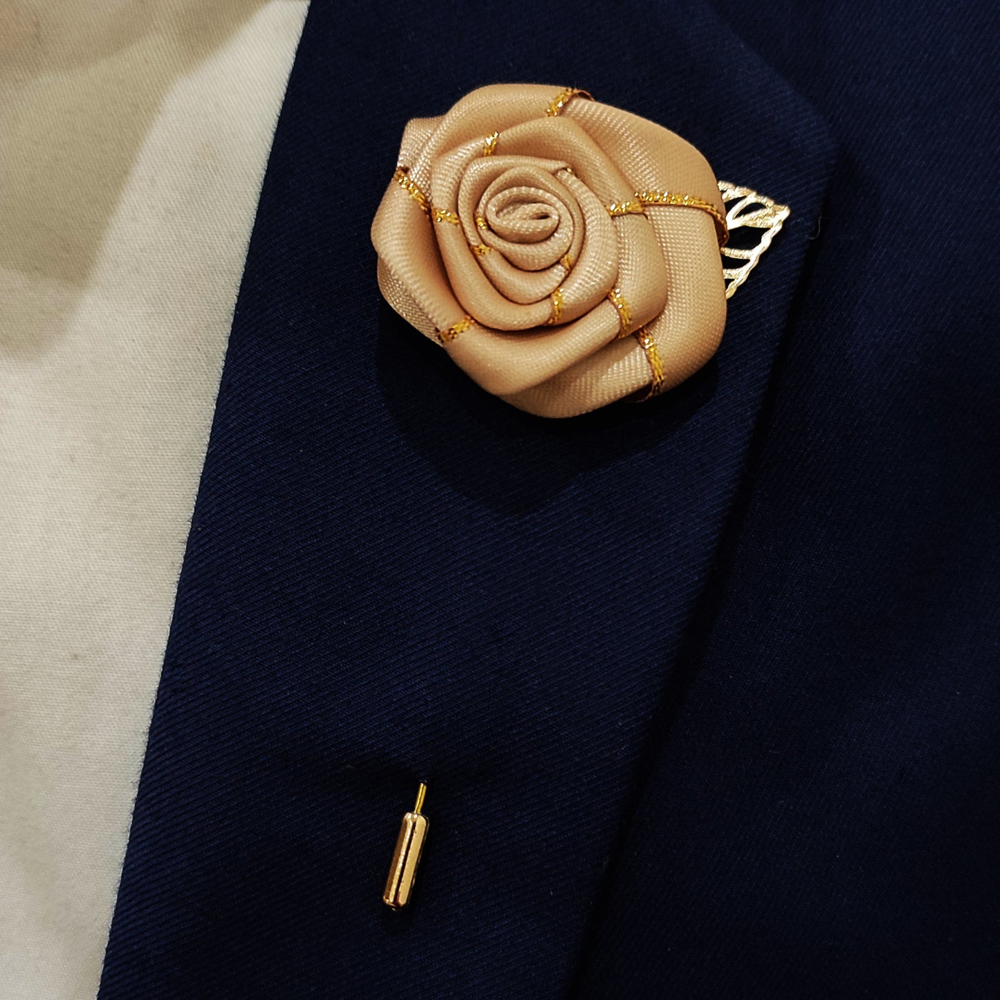 Skin Gold Texture Floral Lapel Pin