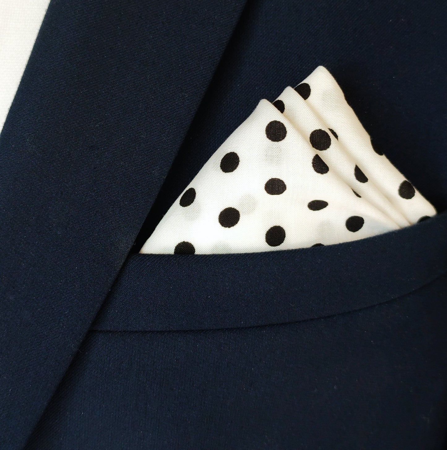 Snow White Base Polka - Silk Pocket Square