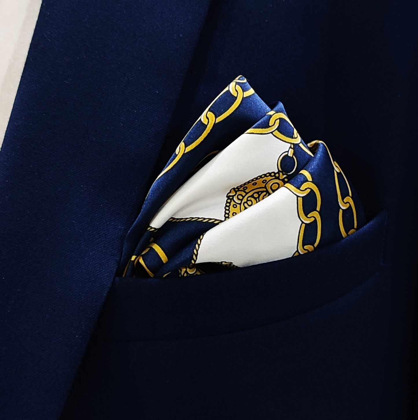 Curb And Link Chain Art – Silk Pocket Square