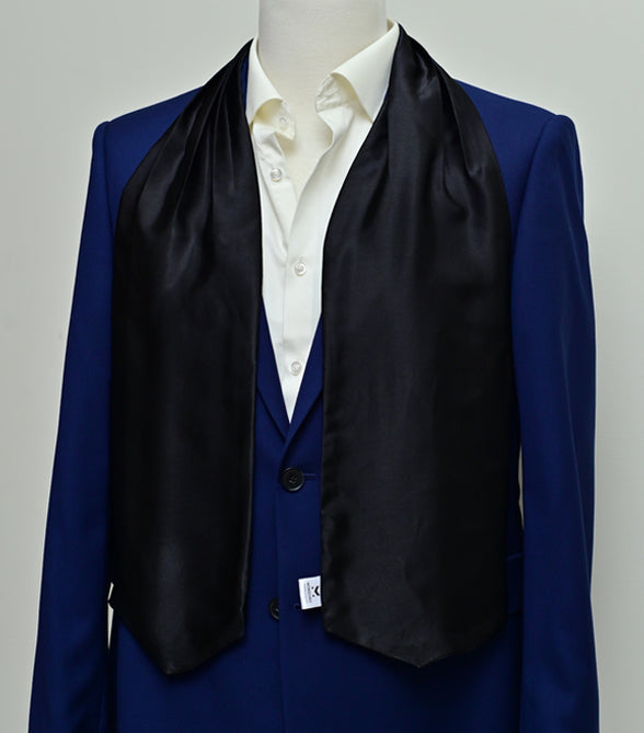 The Black Matter - Silk Ascot by Monzoro – view 2