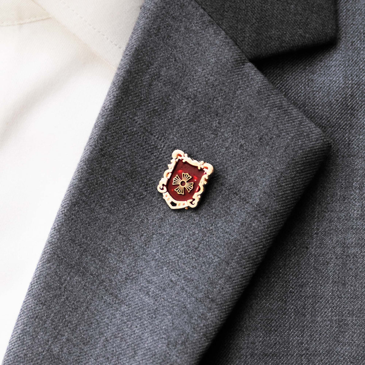Knight Pin IRON CROSS KNIGHT SHieLD – Maroon AND GOLD LAPEL PINS – Monzoro